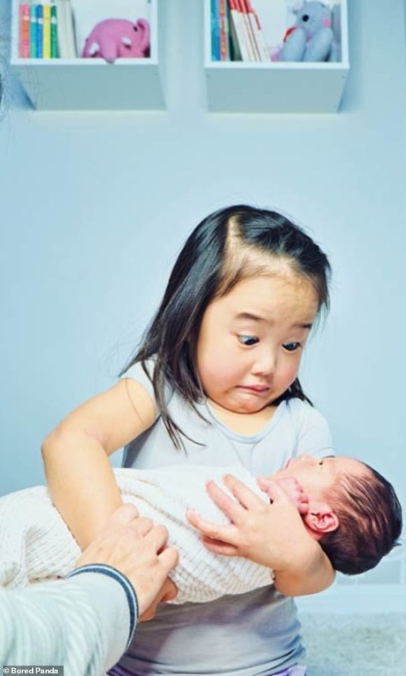 16777532-7311187-To_have_and_to_hold_This_little_girl_looked_in_shock_when_she_he-a-56_1564685953453